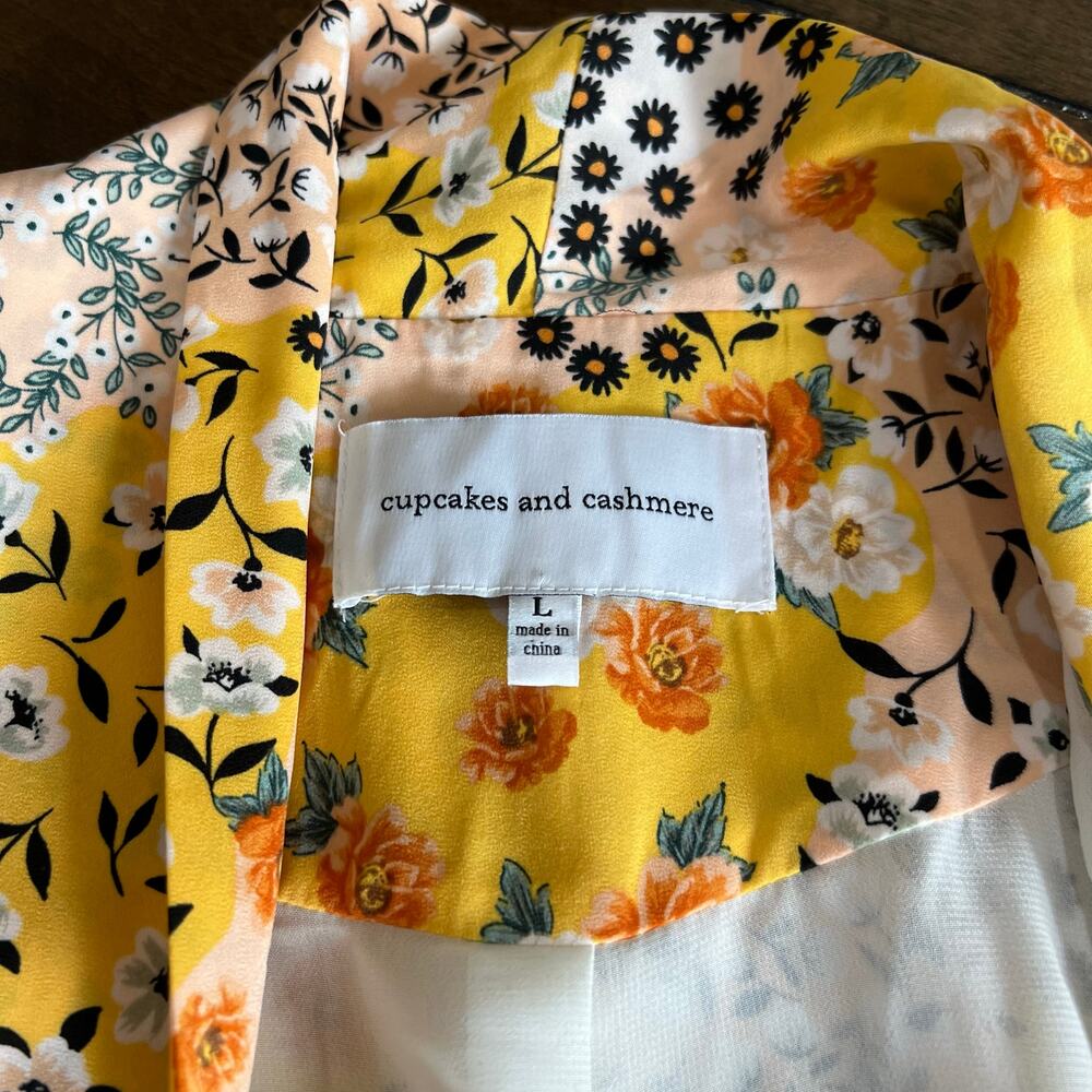 cupcakes & cashmere Yellow Floral and Black Dot Duster - Picture 5 of 7